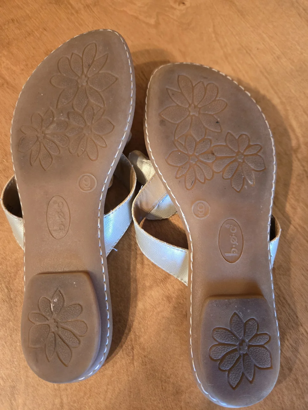 b.o.c. cream floral thong sandals